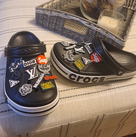 Crocs with Jibbitz - Picture 2 of 2